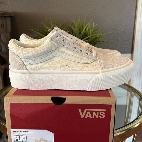 Vans Shoes - Vans Old Skool Platform Women’s size 6. Tan and off white. NIB